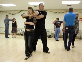 NEWS LEADER – Fun Flirtatious Swing