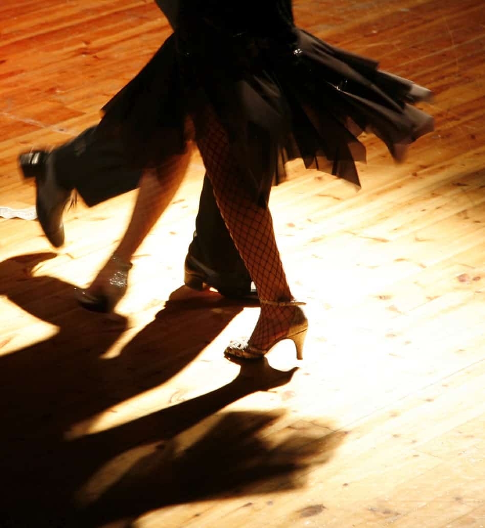 NEWS LEADER - DANCING LIKE THE STARS